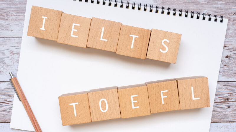 TOEFLとIELTSの違いや難易度を徹底比較！受験するならどっち？