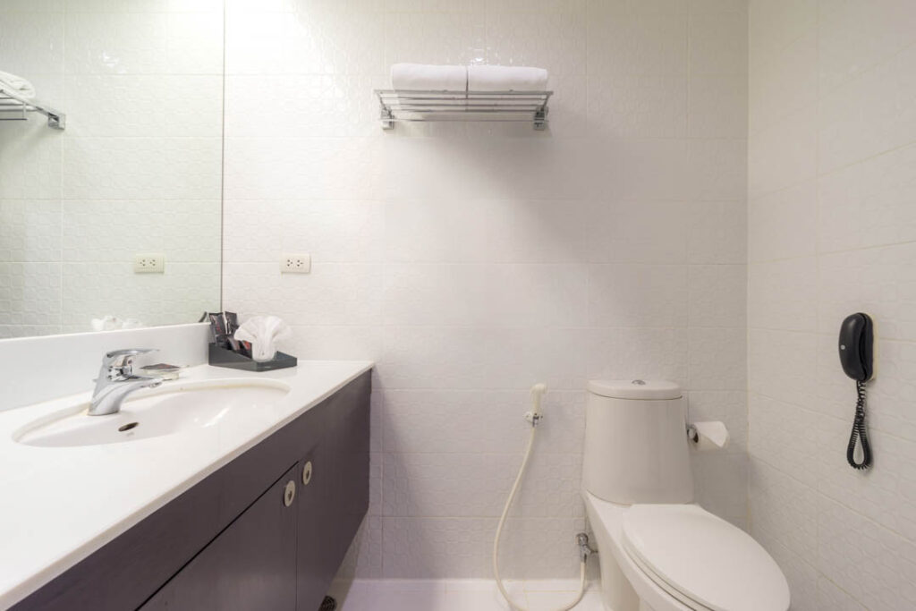 IHバンコク提携FuramaXclusive Asokeのバスルーム