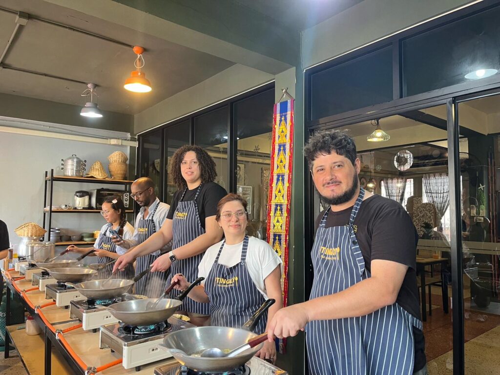International House Bangkokのタイ料理クッキングクラスの様子