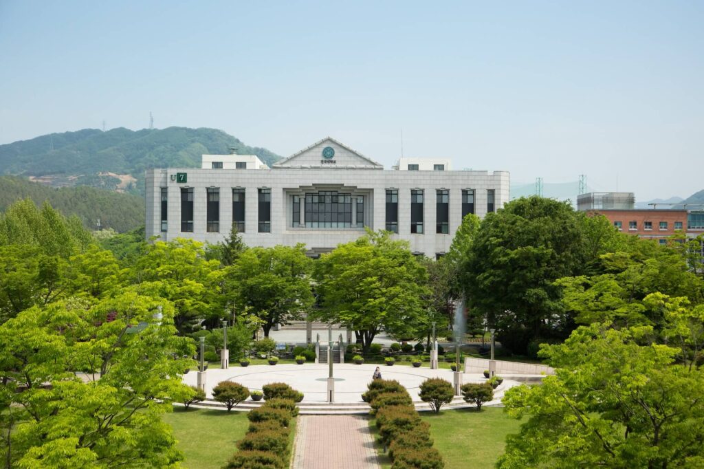 建国大学のキャンパスの画像