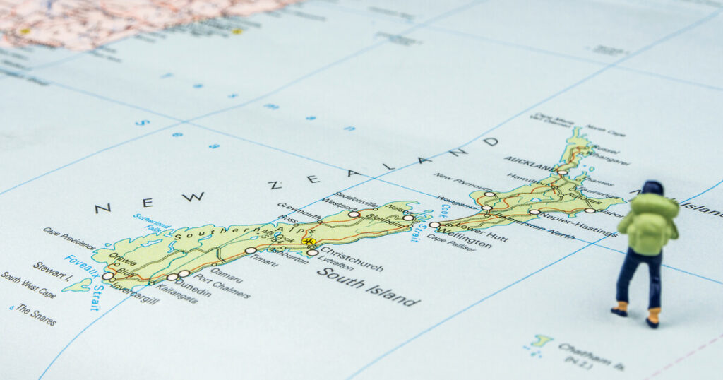 ニュージーランドの地図と人形
