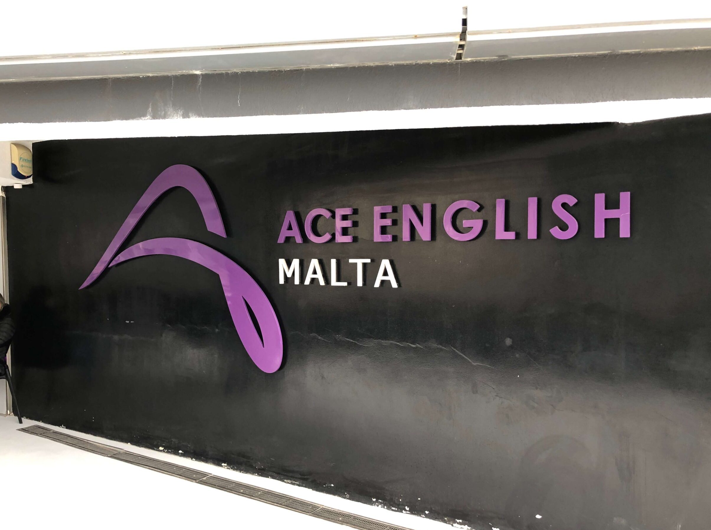 ACE English Malta エントランス