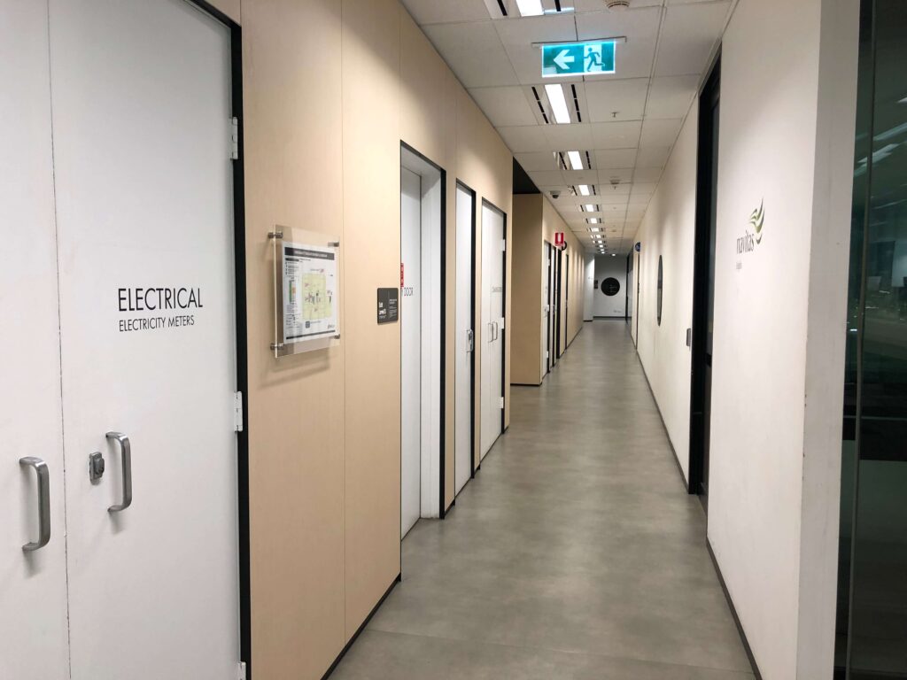 Navitas English シドニーハイドパーク校の校内廊下の様子