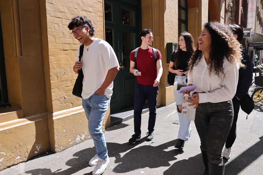 Universal English Collegeシドニー校の学生が参加する校外アクティビティの様子