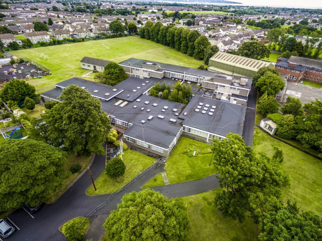 CES Dublinのジュニアプログラムで使用されるキャンパスを上空から撮影した全体風景