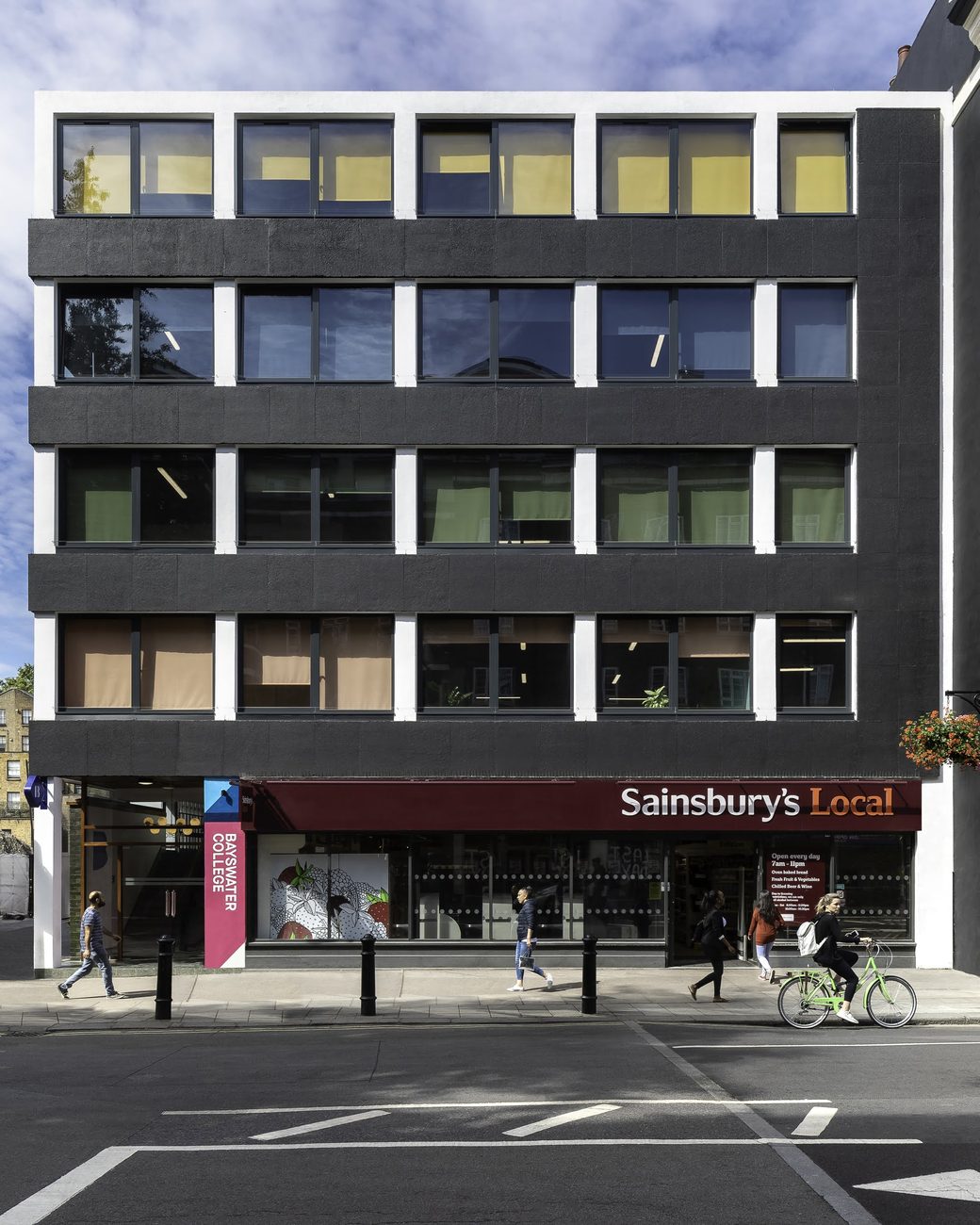Bayswater London（Queensway）の校舎外観