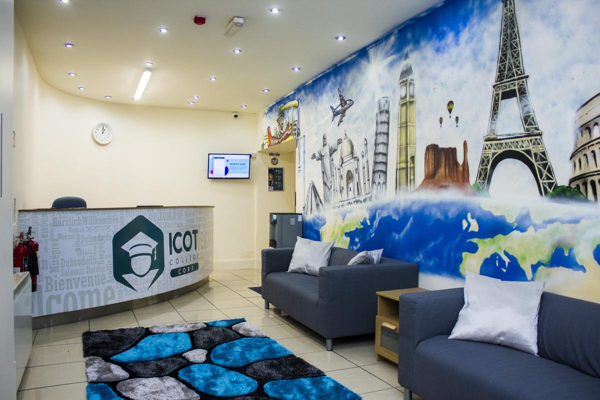 ICOT College コーク校の受付・ラウンジ