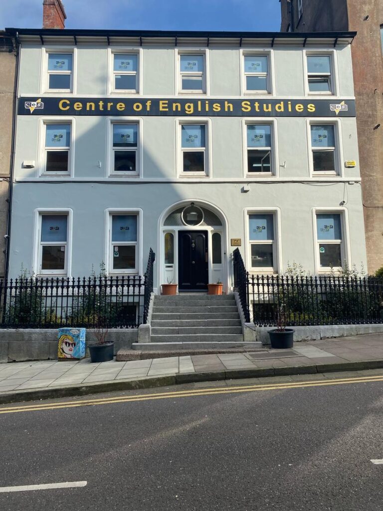 CES Cork 校舎外観（コーク中心部 St Patrick's Place）